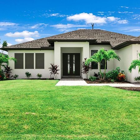 Perfect Oasis Retreat ! 2023 Luxury Built Home, Heated Pool And Games Cape Coral Exterior photo