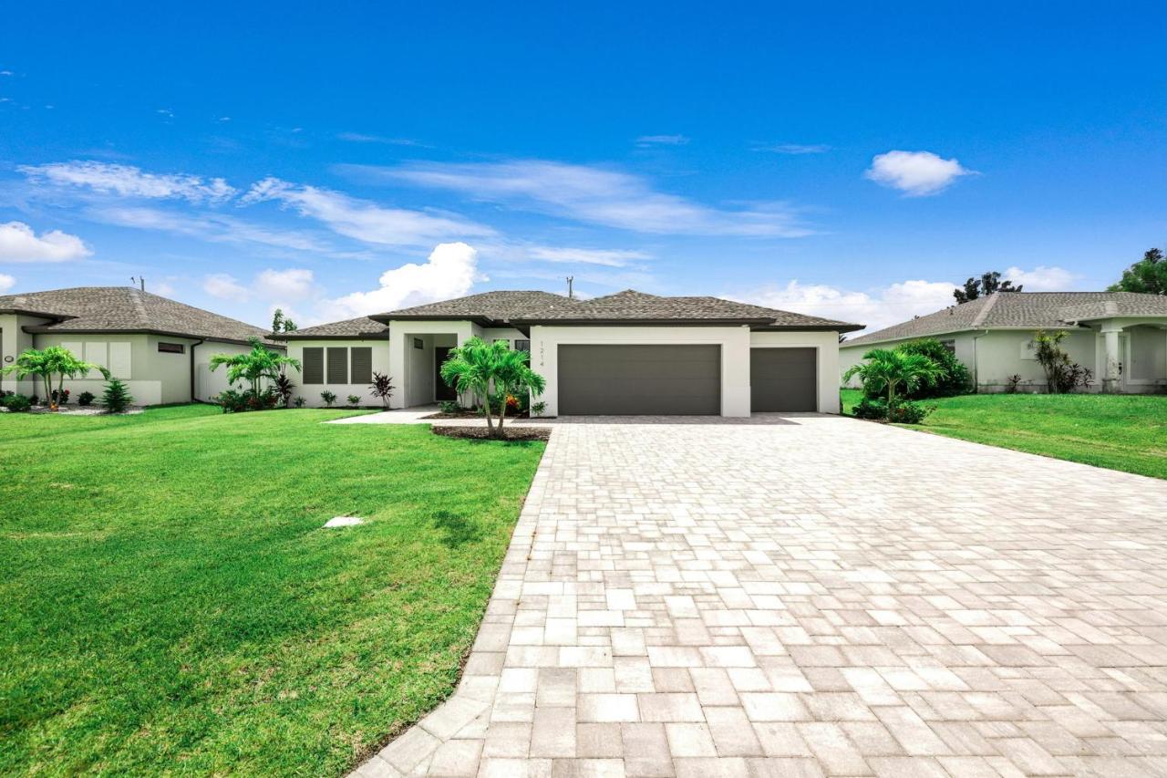 Perfect Oasis Retreat ! 2023 Luxury Built Home, Heated Pool And Games Cape Coral Exterior photo